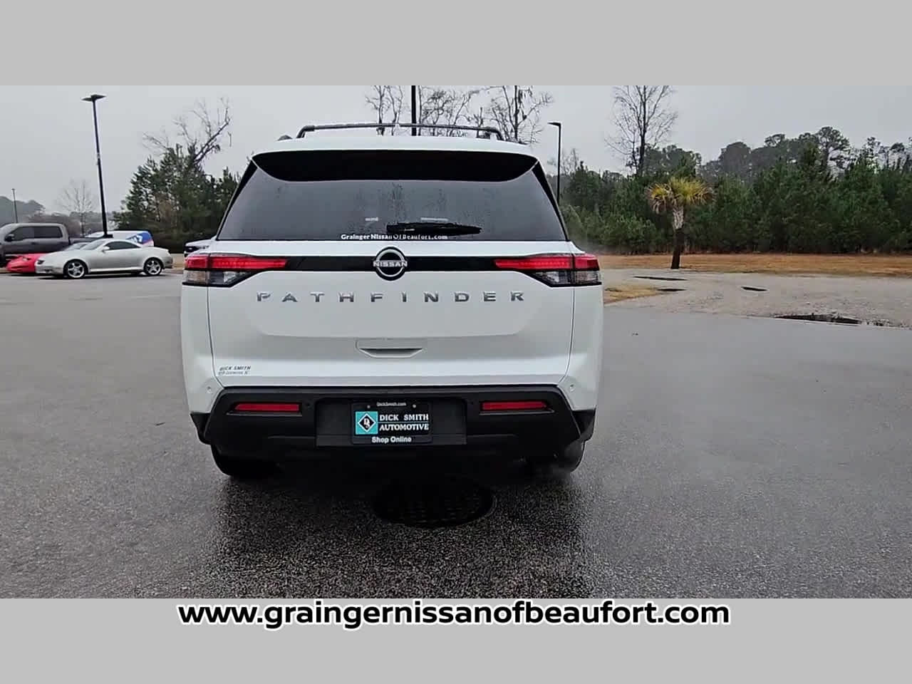 2025 Nissan Pathfinder SV