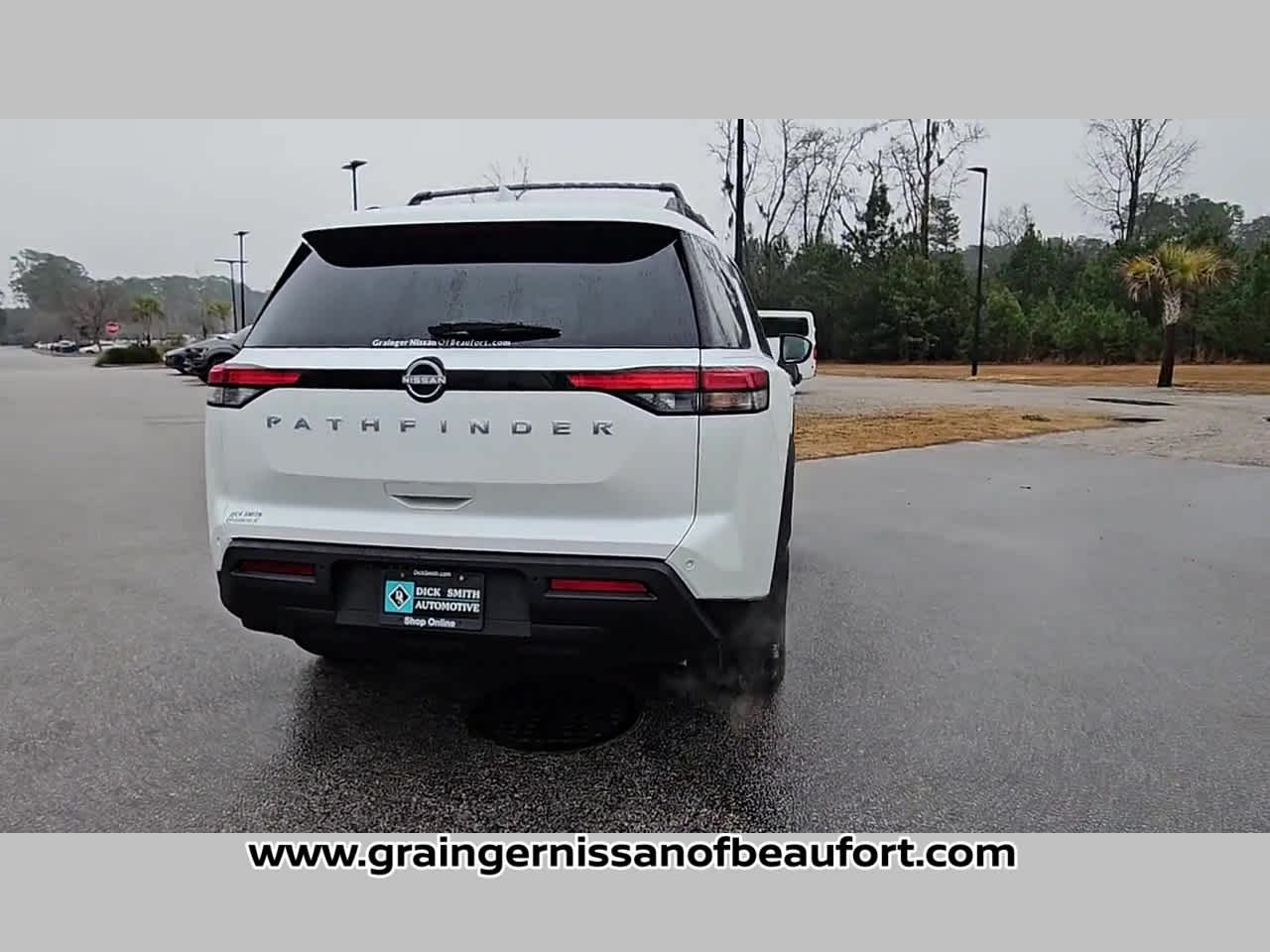 2025 Nissan Pathfinder SV