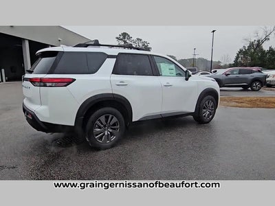 2025 Nissan Pathfinder SV