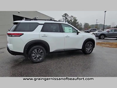 2025 Nissan Pathfinder SV