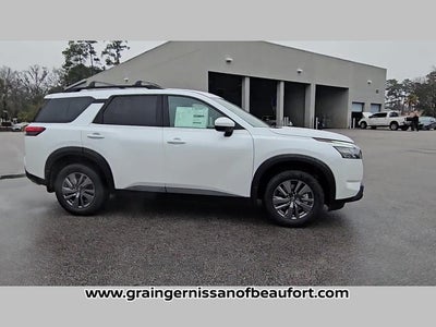 2025 Nissan Pathfinder SV