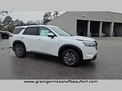 2025 Nissan Pathfinder SV