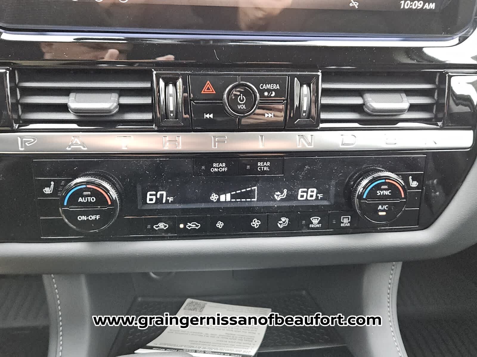 2026 Nissan Pathfinder SV