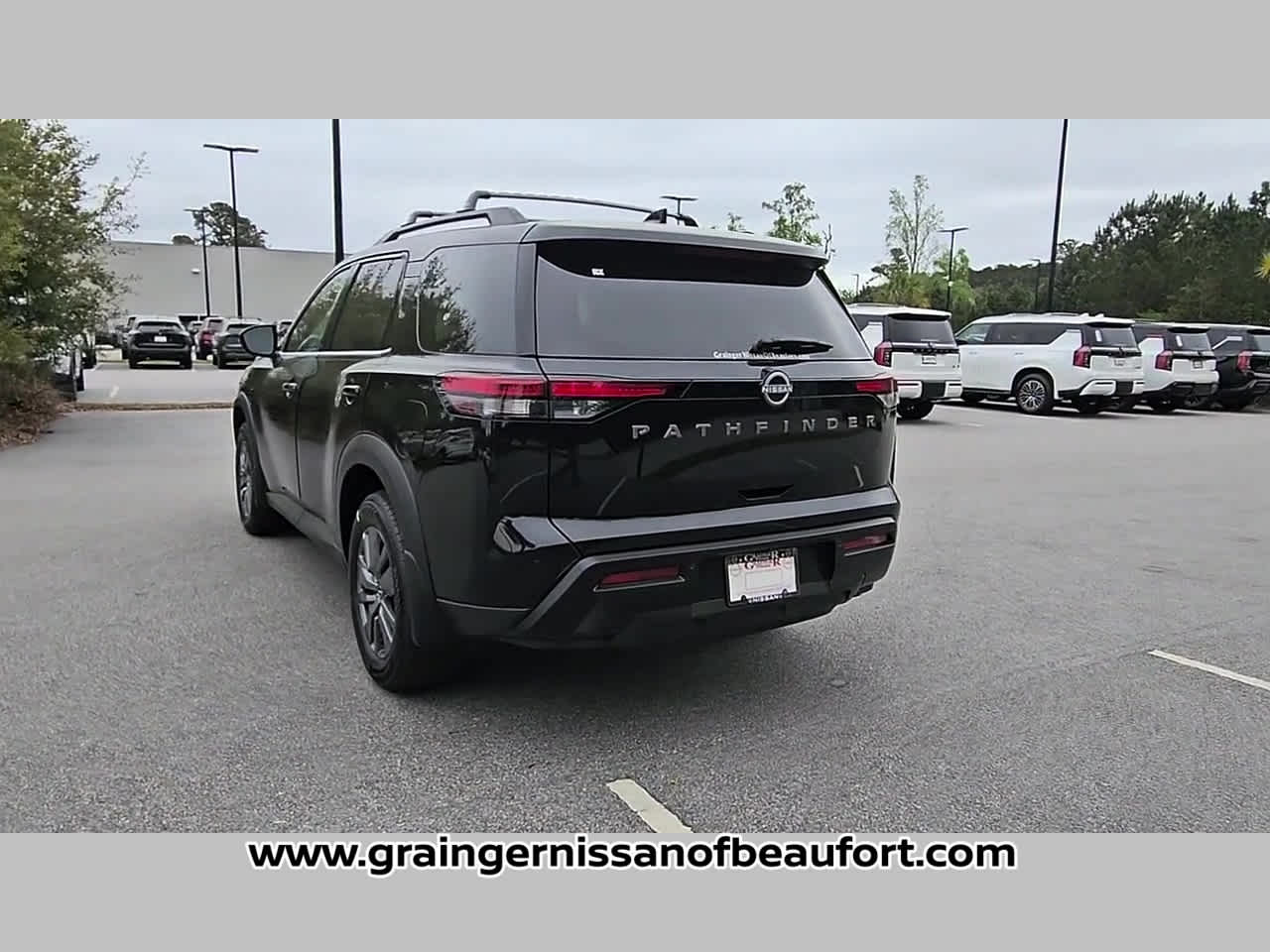 2026 Nissan Pathfinder SV