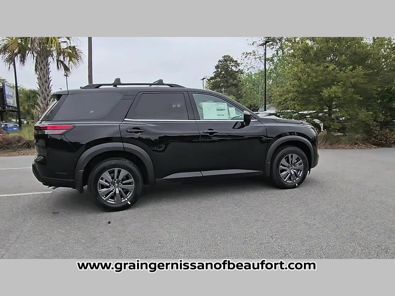 2026 Nissan Pathfinder SV