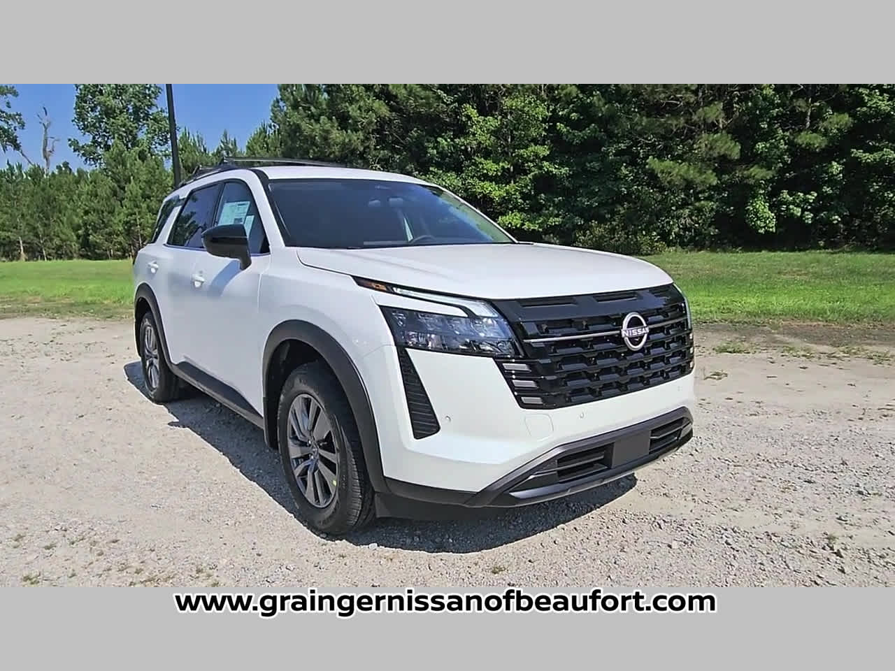 2026 Nissan Pathfinder SV