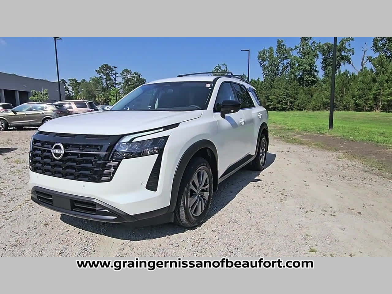 2026 Nissan Pathfinder SV