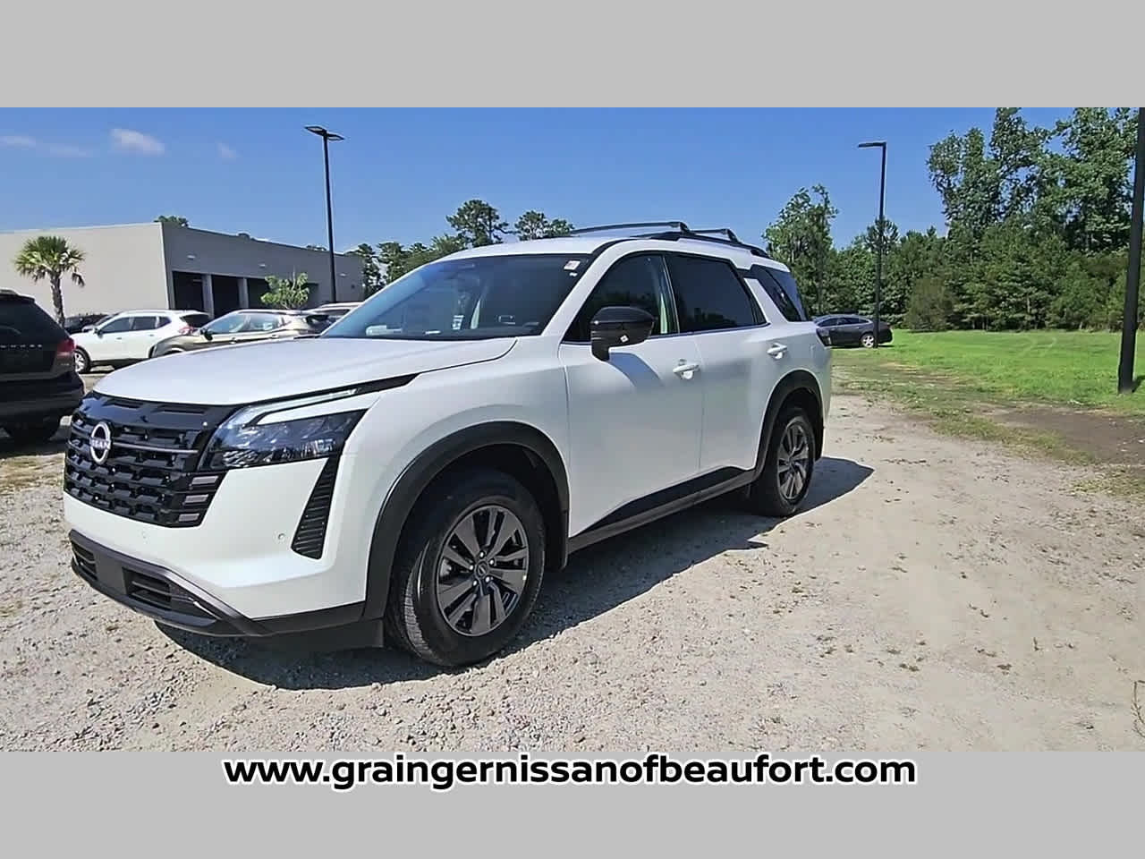 2026 Nissan Pathfinder SV