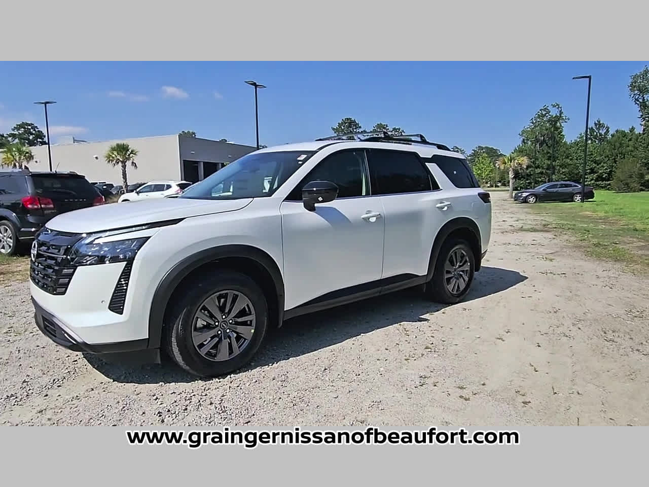 2026 Nissan Pathfinder SV