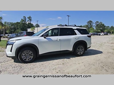 2026 Nissan Pathfinder SV