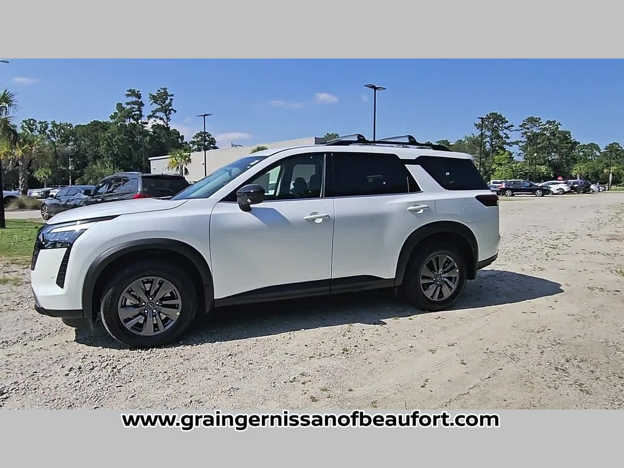2026 Nissan Pathfinder SV