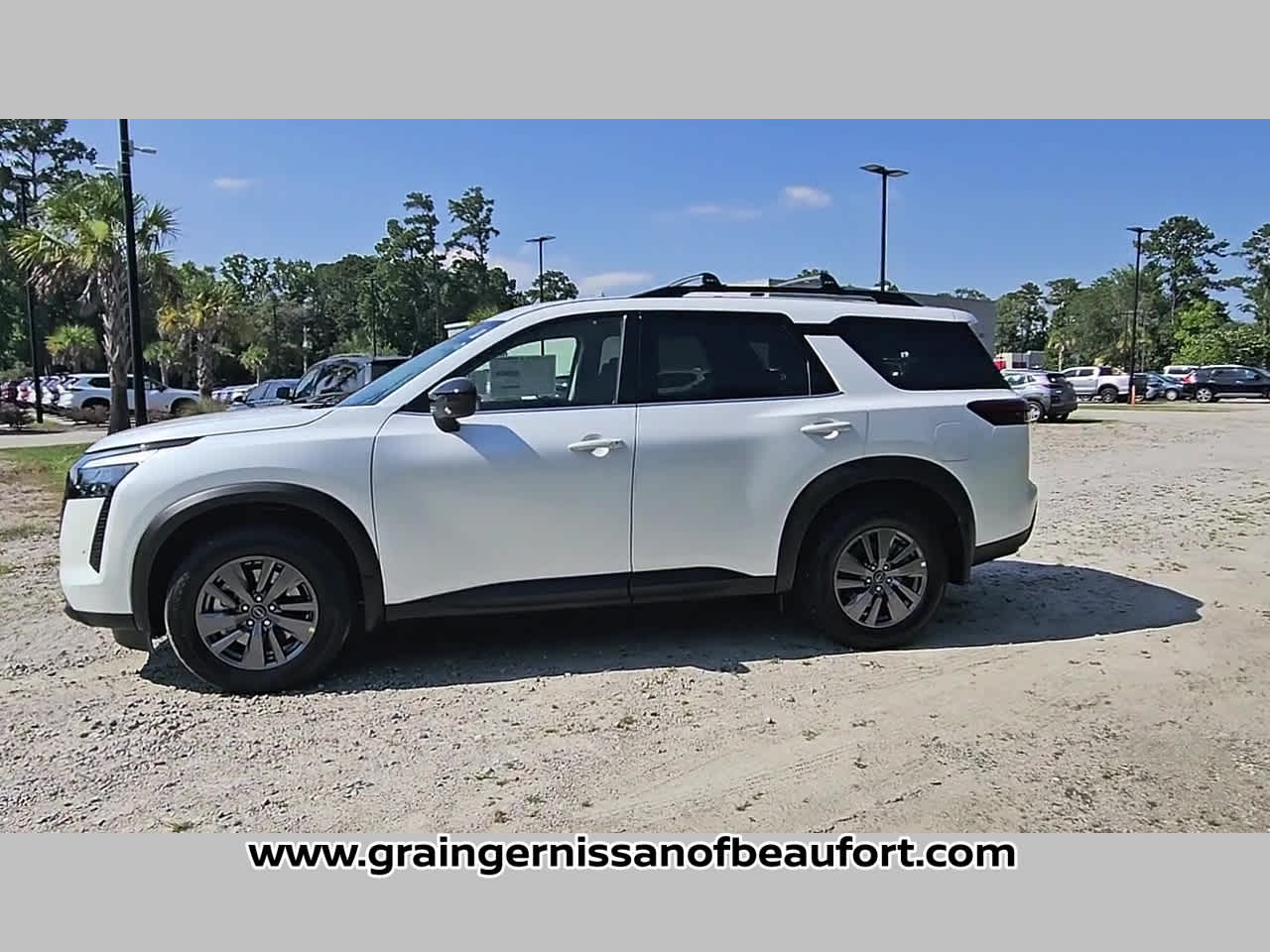 2026 Nissan Pathfinder SV