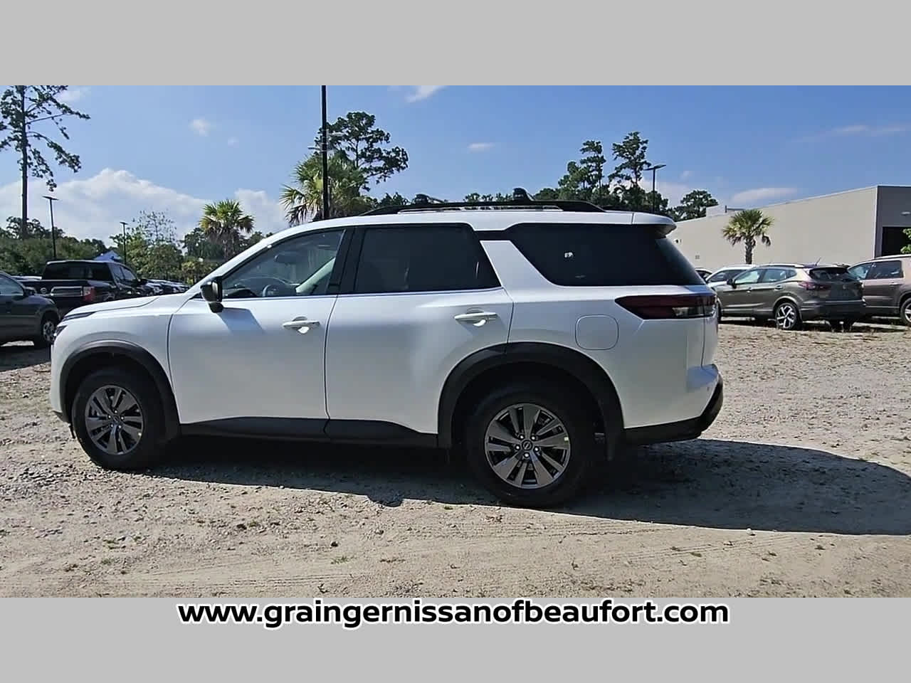 2026 Nissan Pathfinder SV