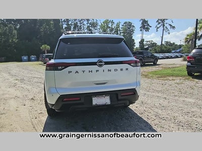 2026 Nissan Pathfinder SV