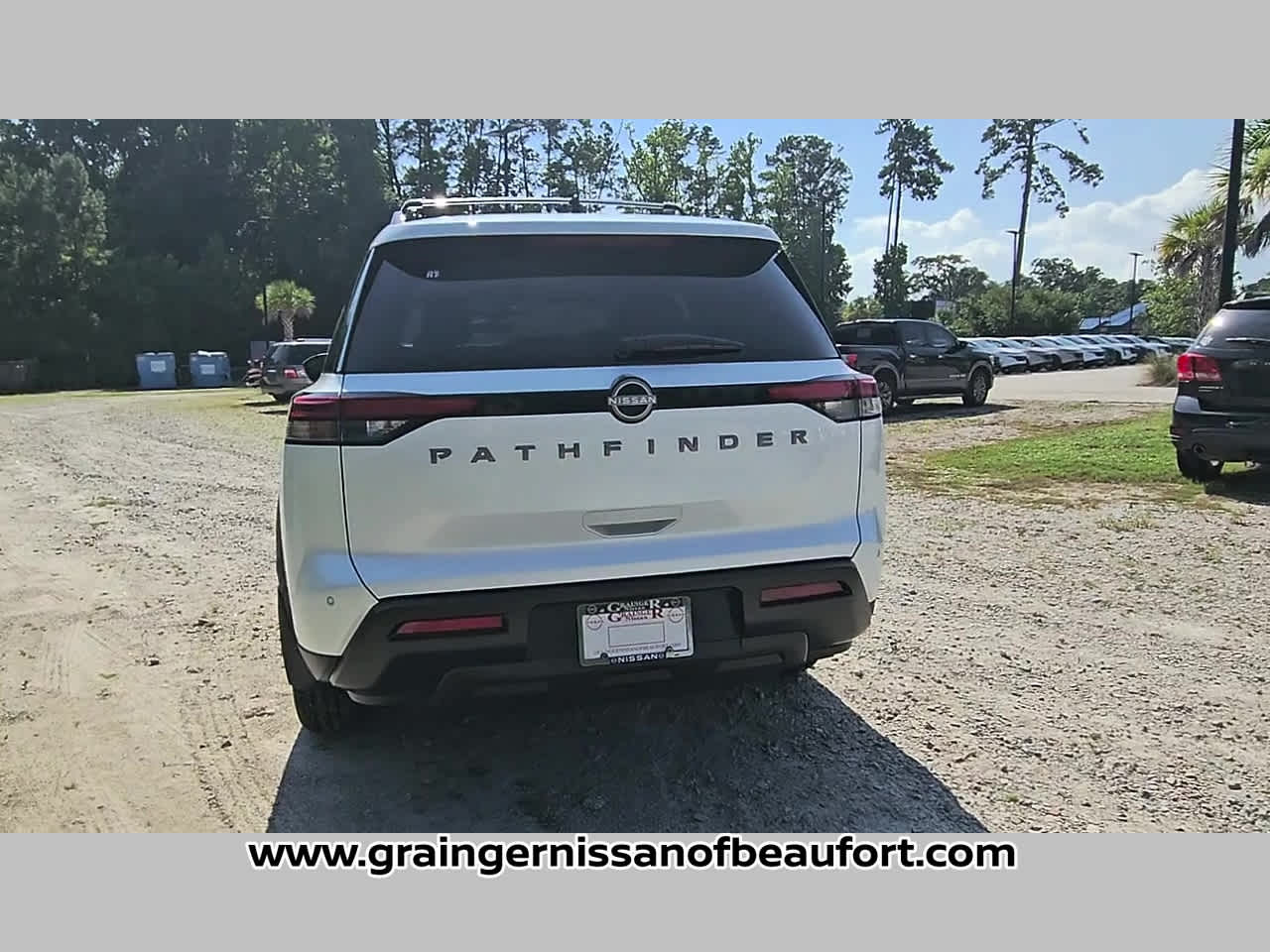 2026 Nissan Pathfinder SV