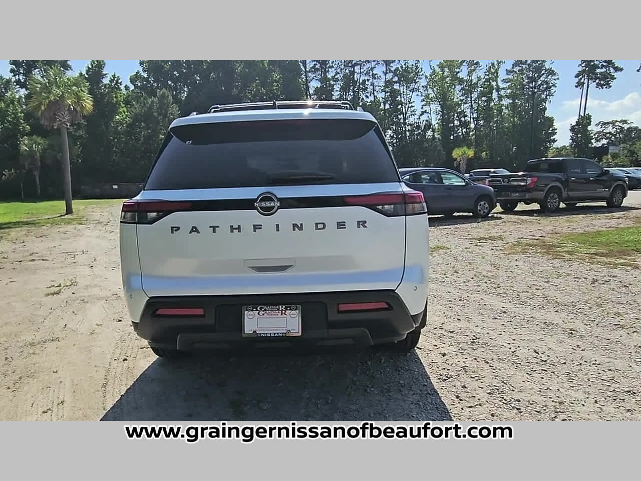 2026 Nissan Pathfinder SV