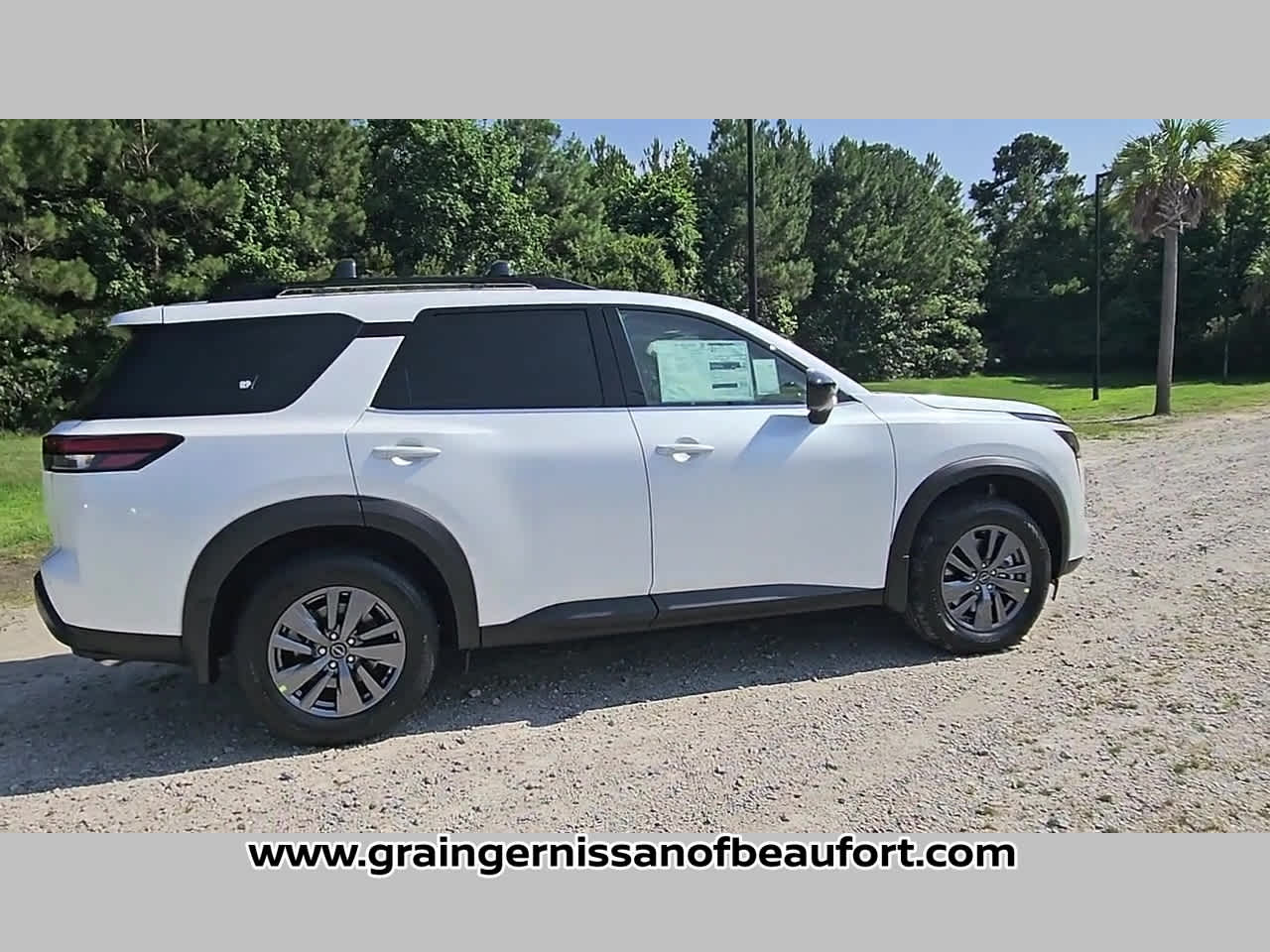 2026 Nissan Pathfinder SV