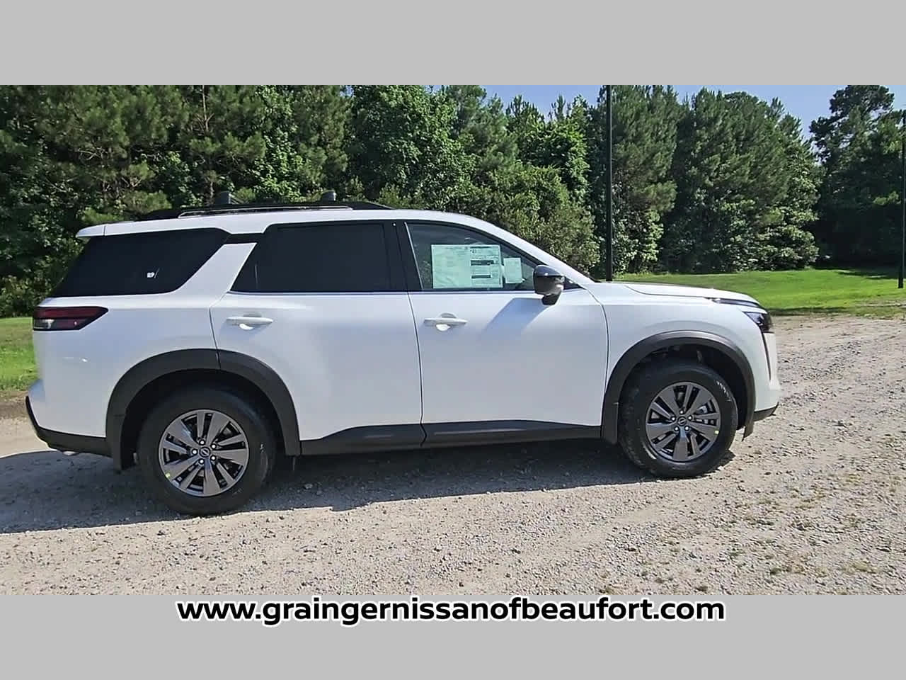 2026 Nissan Pathfinder SV