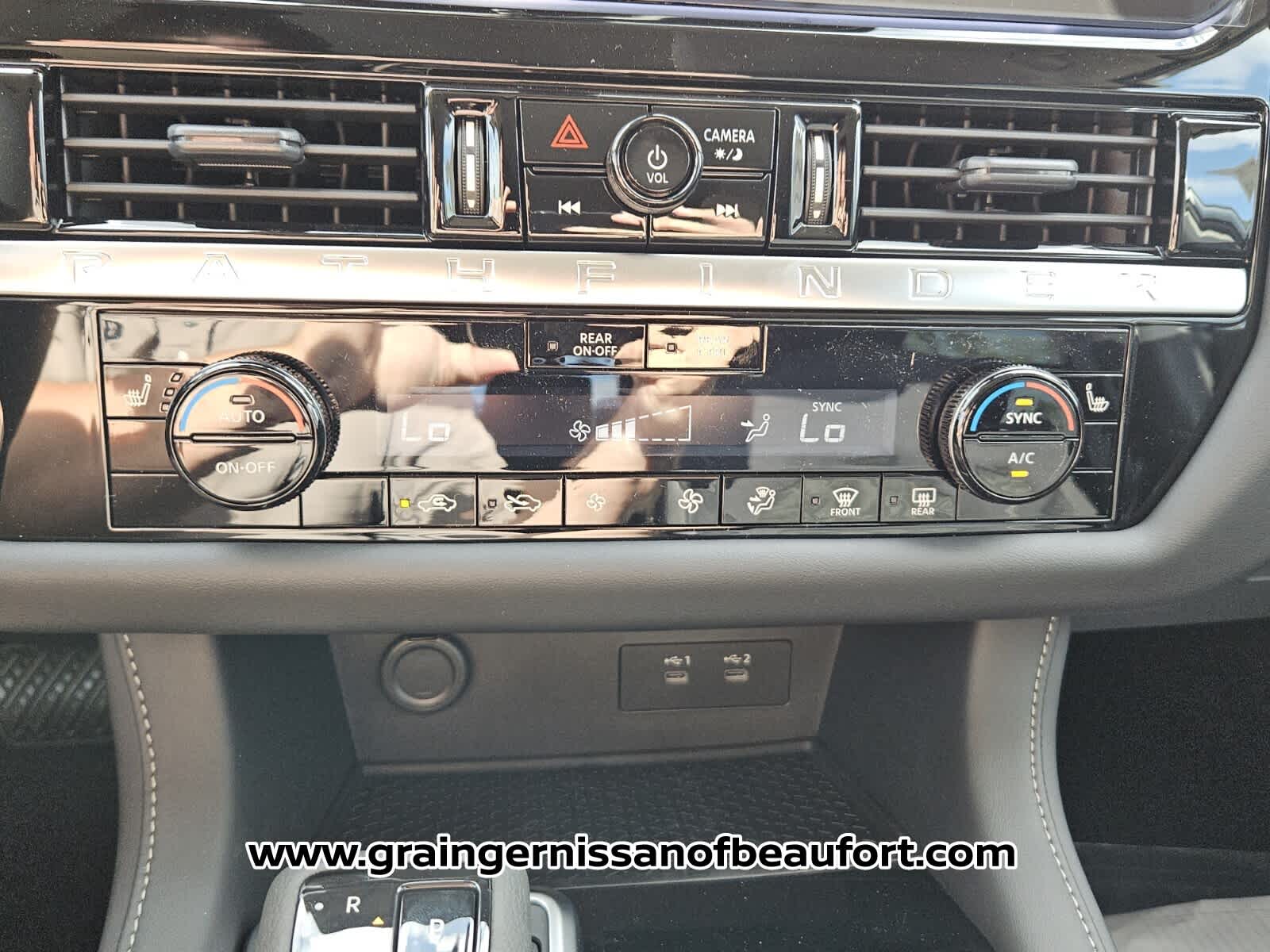 2026 Nissan Pathfinder SV