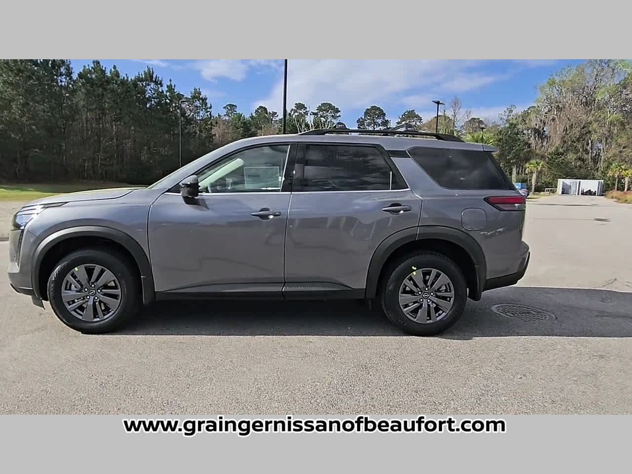 2026 Nissan Pathfinder SV