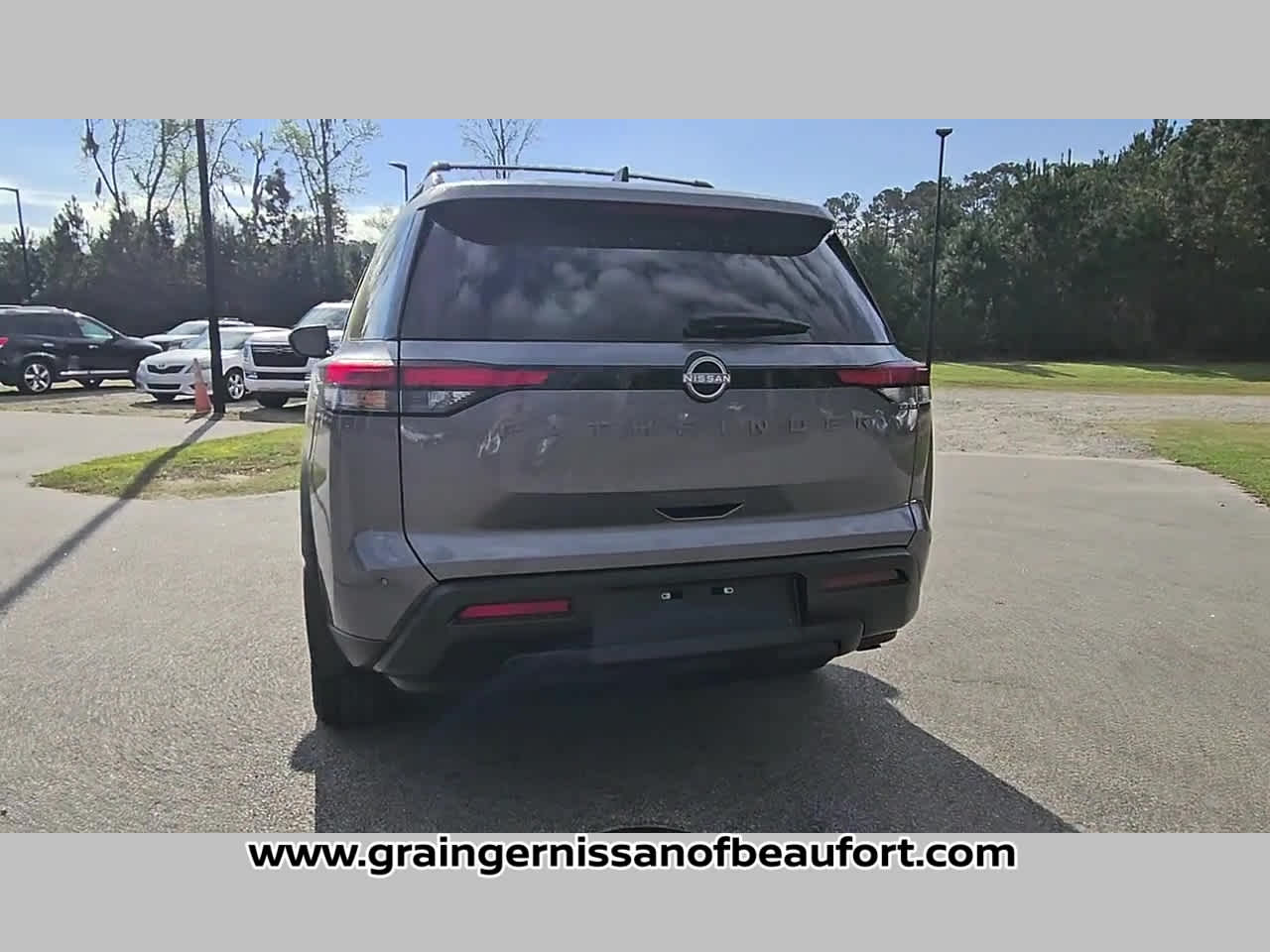 2026 Nissan Pathfinder SV