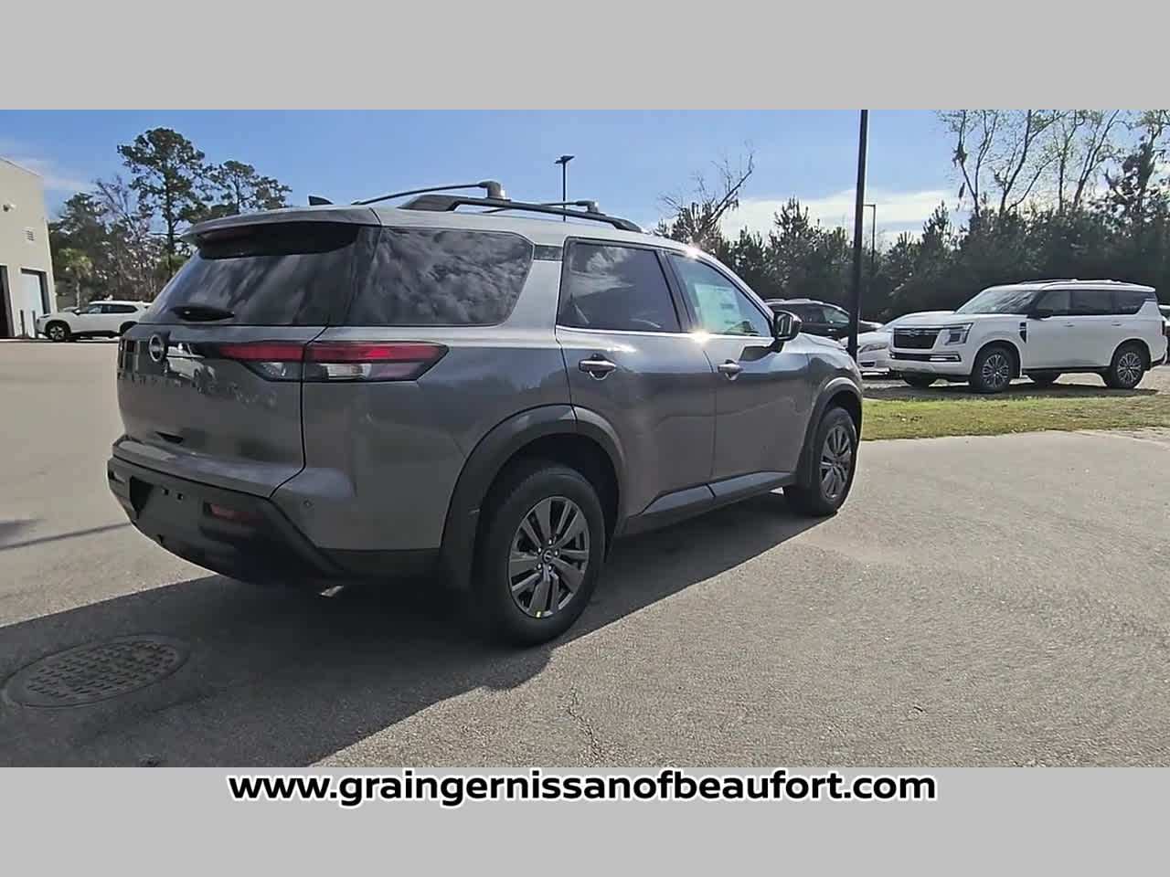 2026 Nissan Pathfinder SV