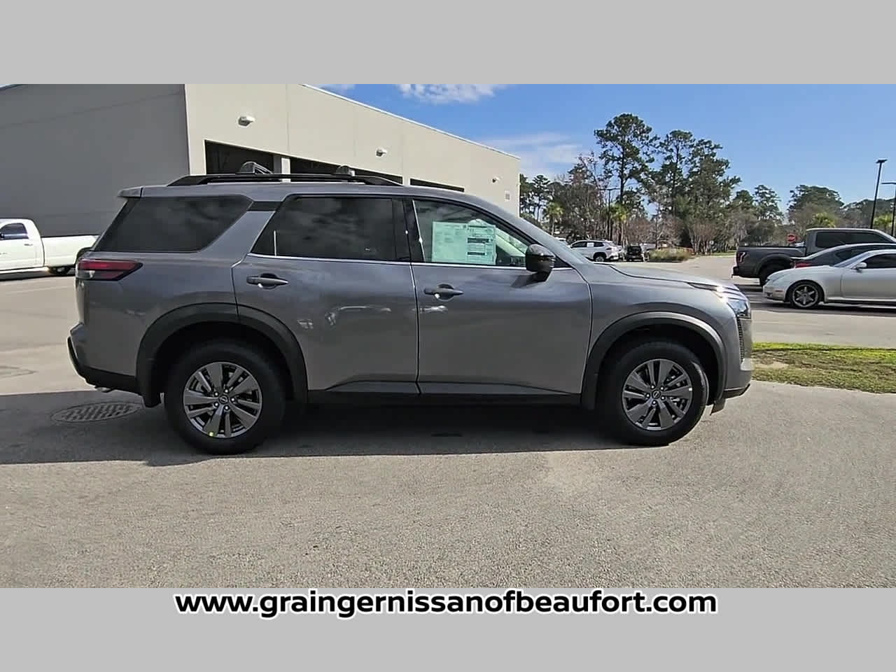 2026 Nissan Pathfinder SV