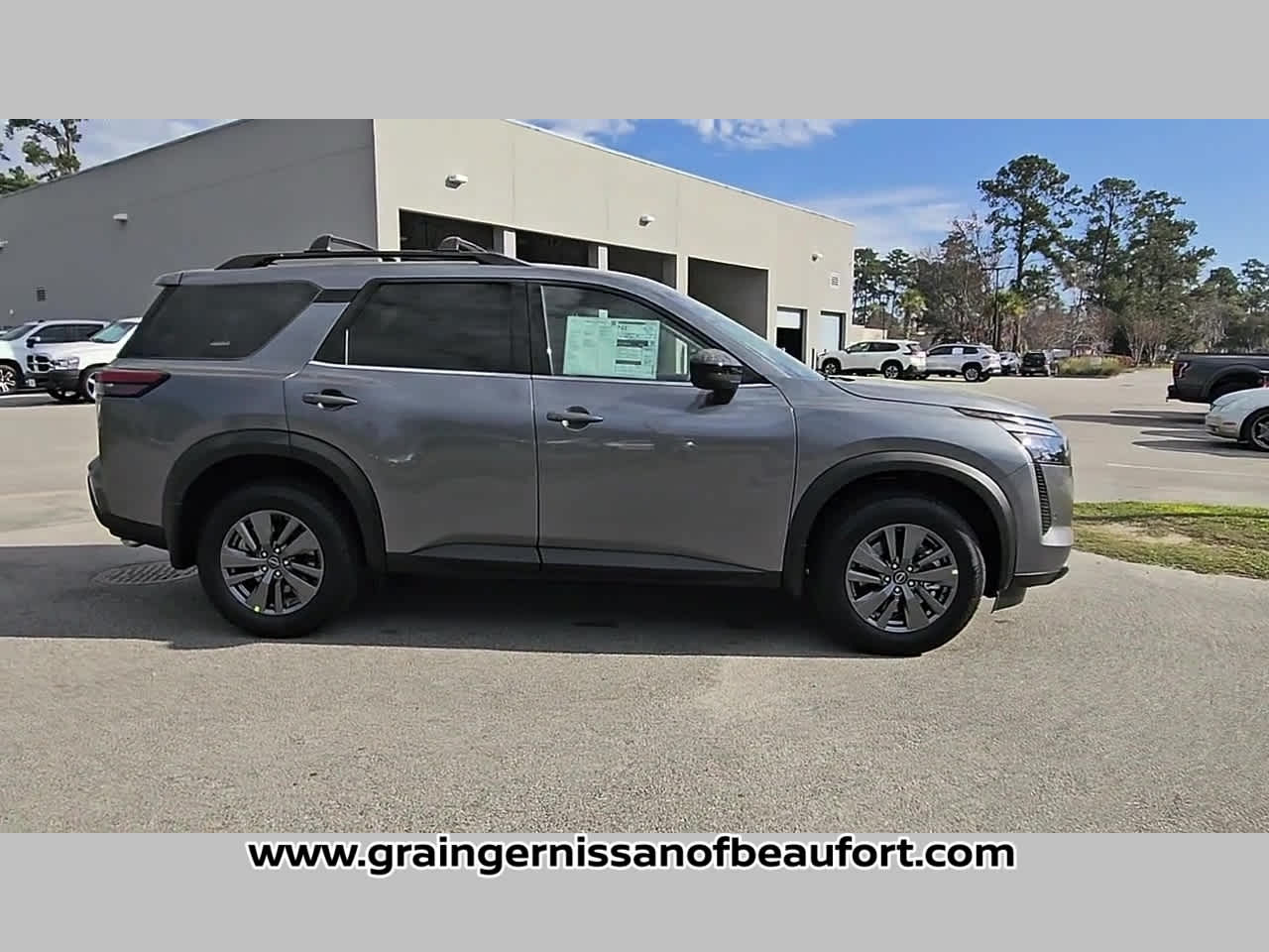 2026 Nissan Pathfinder SV