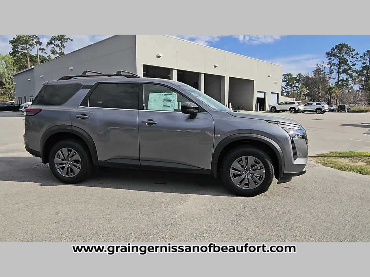 2026 Nissan Pathfinder SV