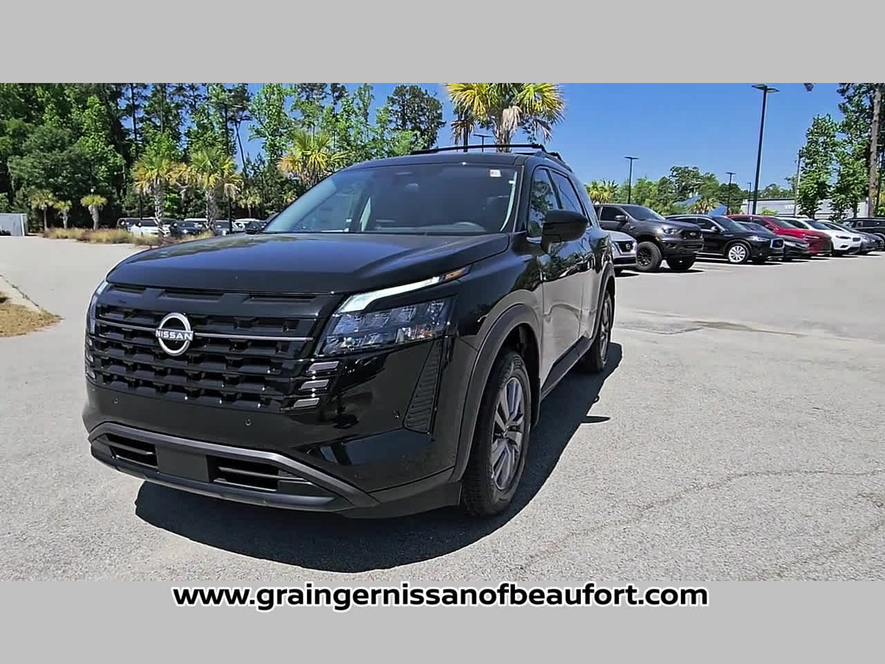 2026 Nissan Pathfinder SV