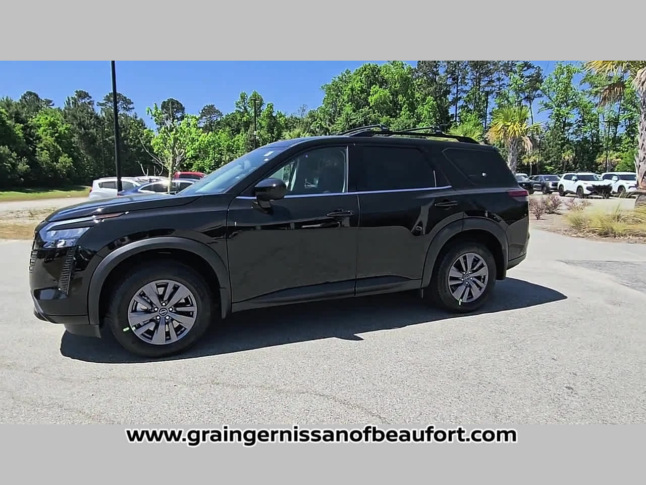 2026 Nissan Pathfinder SV