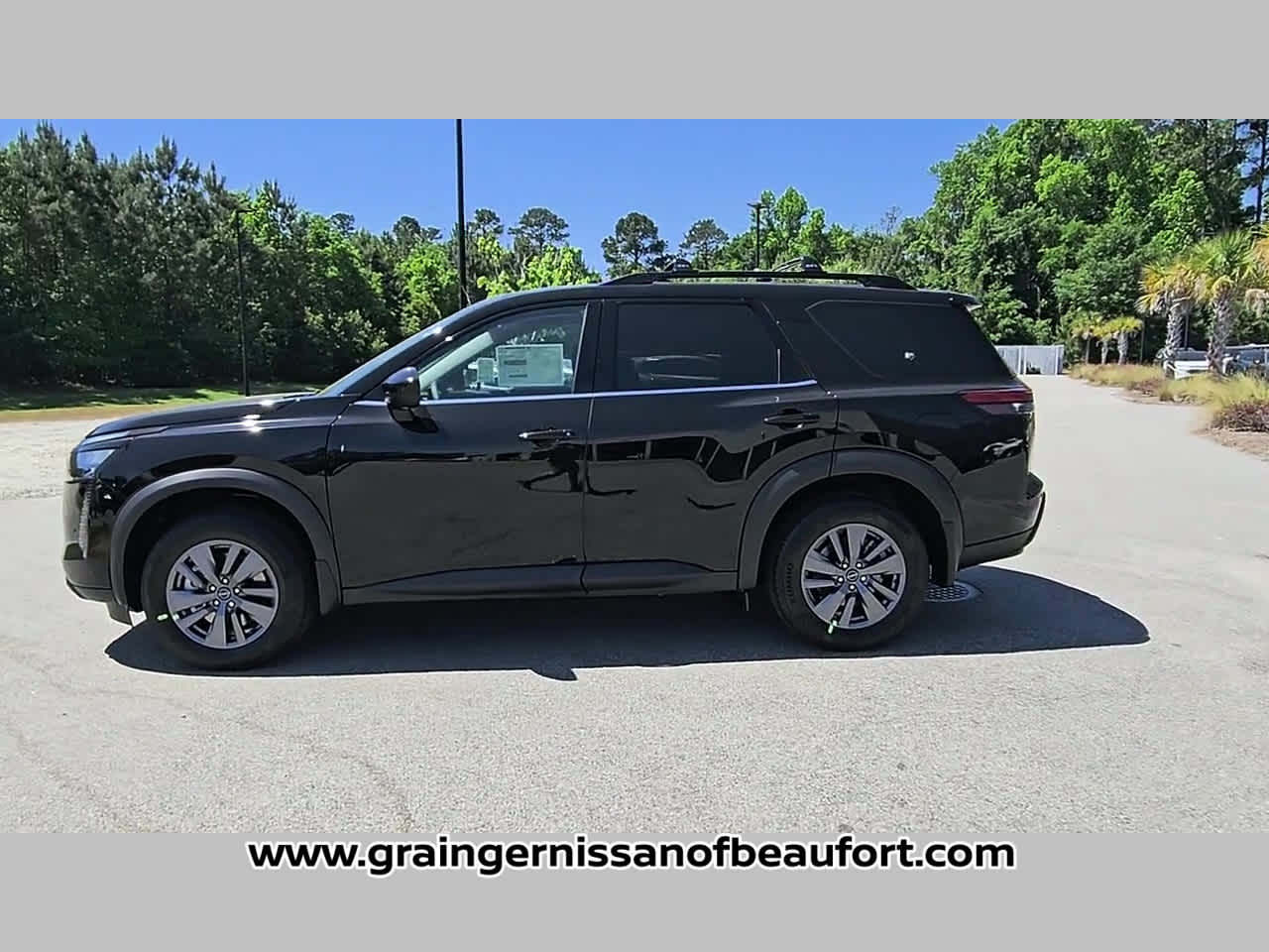 2026 Nissan Pathfinder SV