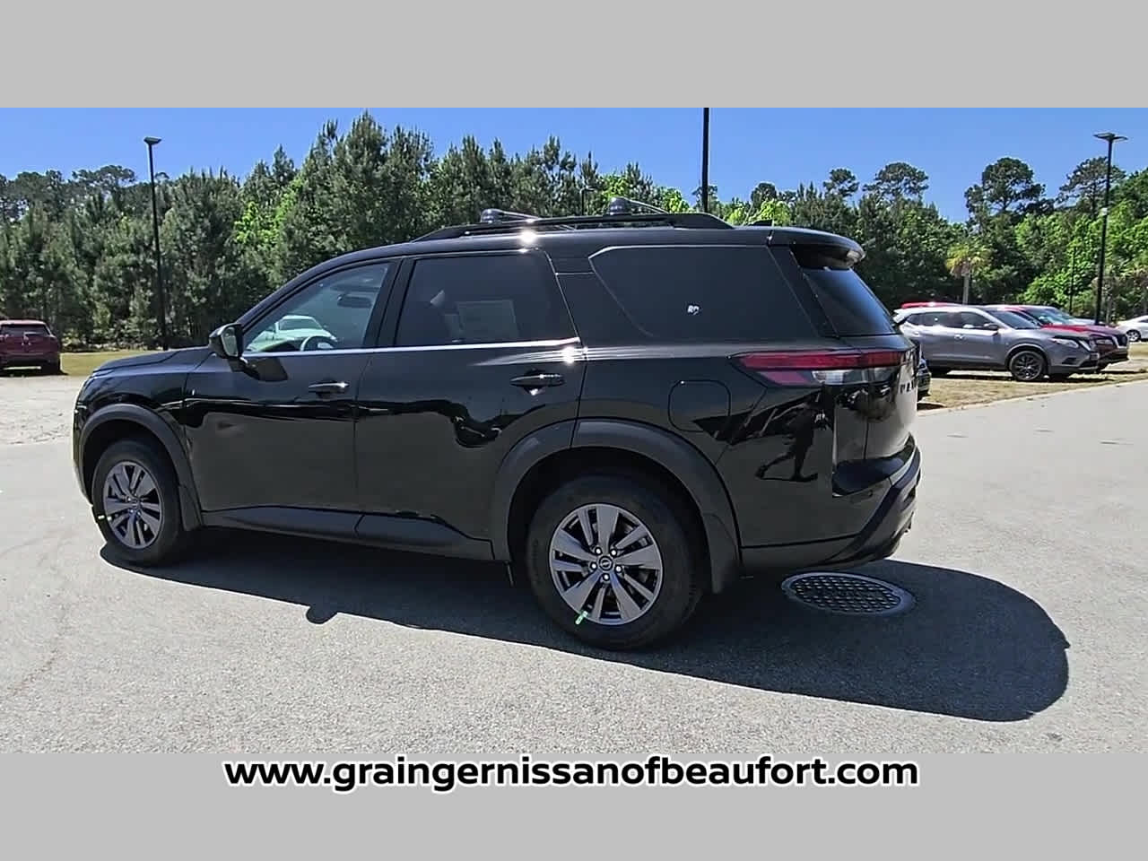 2026 Nissan Pathfinder SV