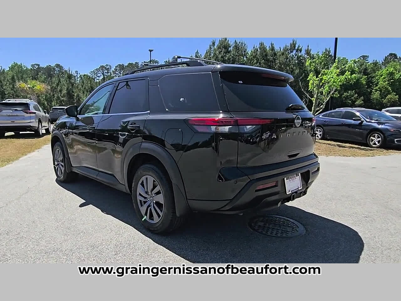 2026 Nissan Pathfinder SV