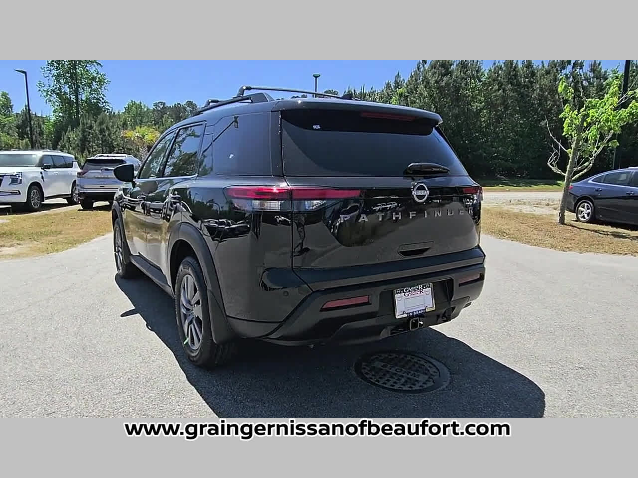 2026 Nissan Pathfinder SV