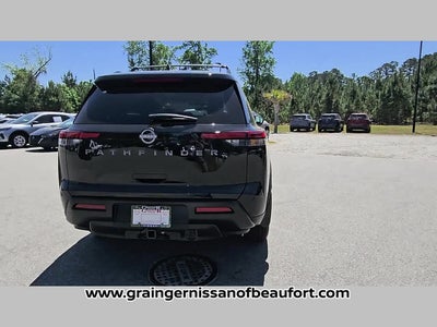2026 Nissan Pathfinder SV
