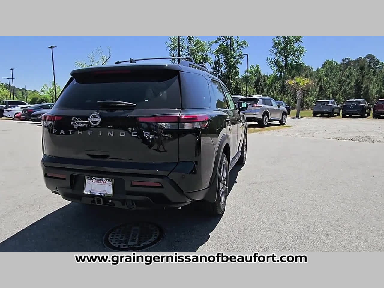 2026 Nissan Pathfinder SV