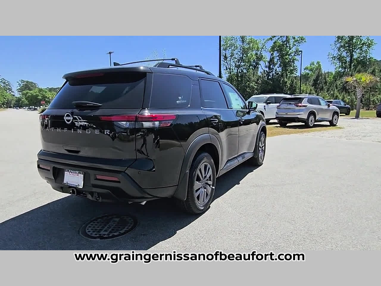 2026 Nissan Pathfinder SV
