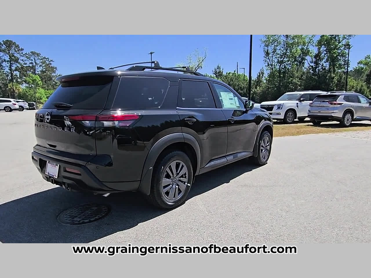 2026 Nissan Pathfinder SV