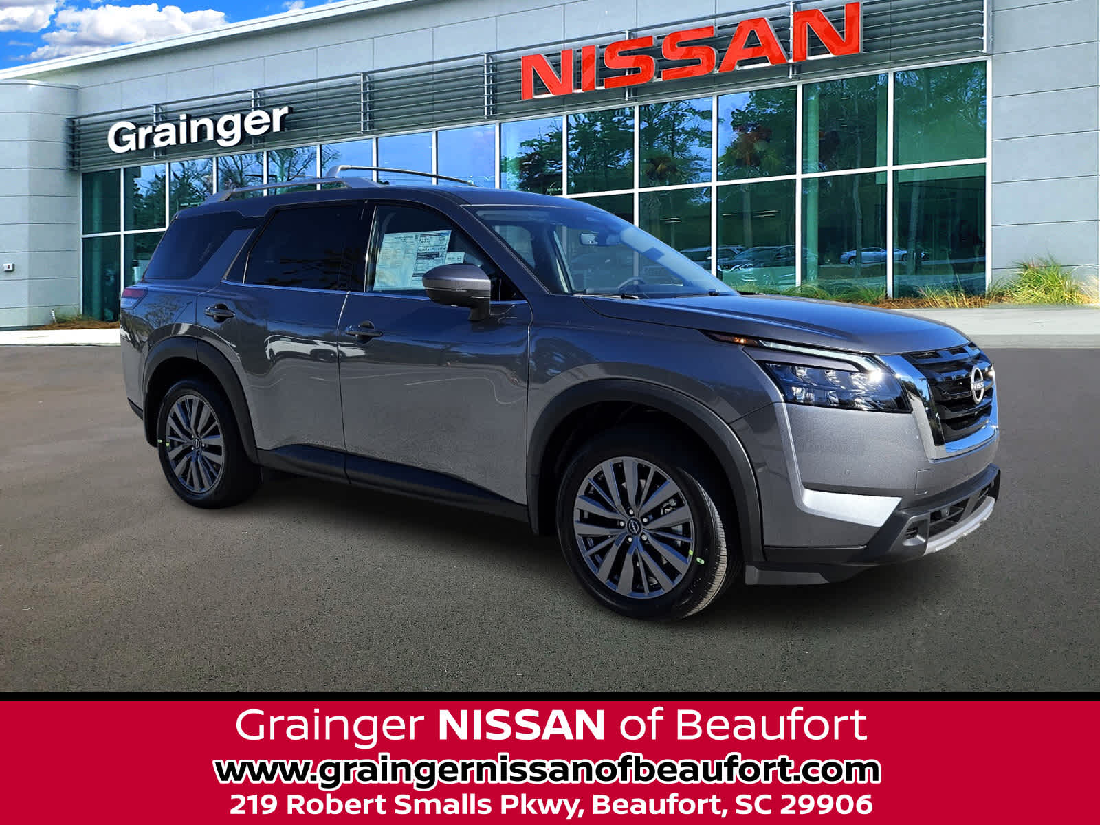 2025 Nissan Pathfinder SL