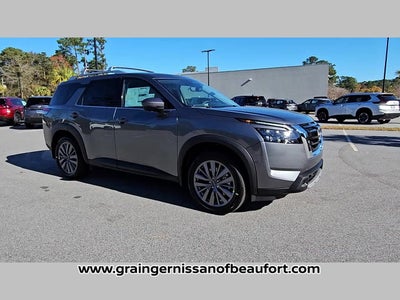 2025 Nissan Pathfinder SL