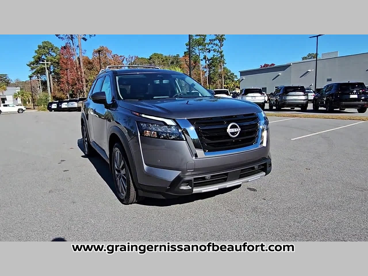 2025 Nissan Pathfinder SL