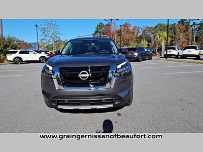 2025 Nissan Pathfinder SL