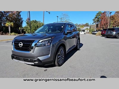 2025 Nissan Pathfinder SL