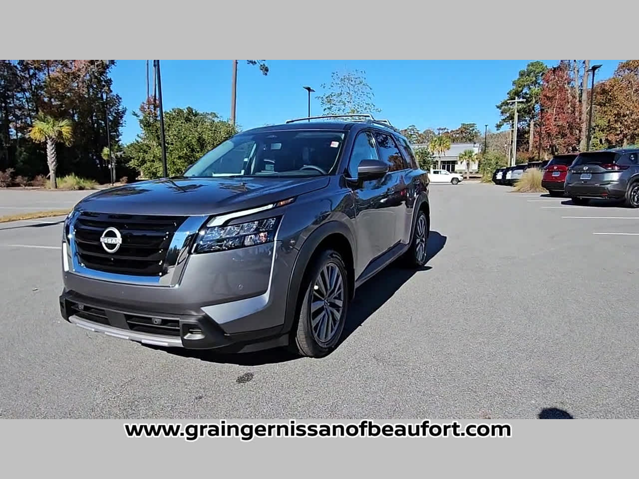 2025 Nissan Pathfinder SL