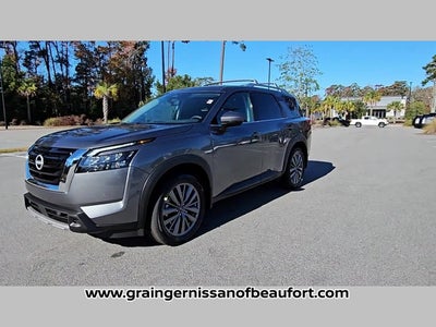 2025 Nissan Pathfinder SL