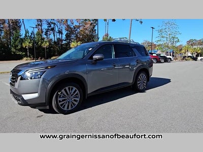2025 Nissan Pathfinder SL
