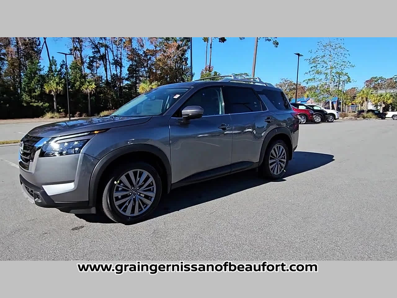 2025 Nissan Pathfinder SL