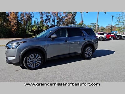 2025 Nissan Pathfinder SL