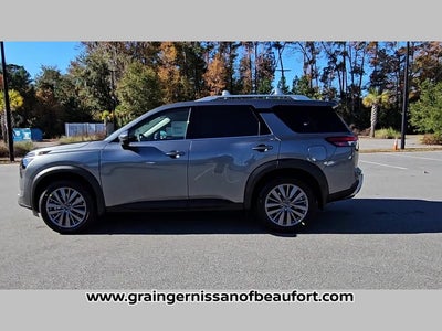 2025 Nissan Pathfinder SL